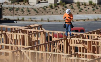 Construction Jobs in Italy: High-Paying Positions for Foreign Workers 2026