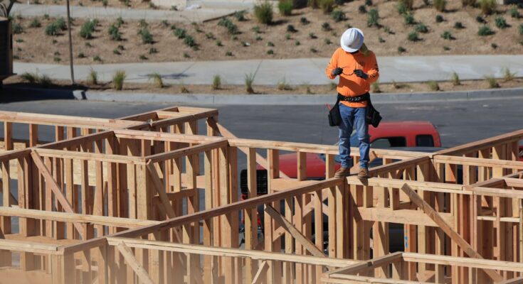 Construction Jobs in Italy: High-Paying Positions for Foreign Workers 2026